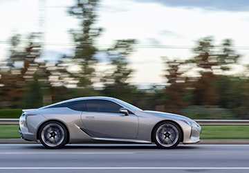 5 Features to Craft Your Dream Luxury Car